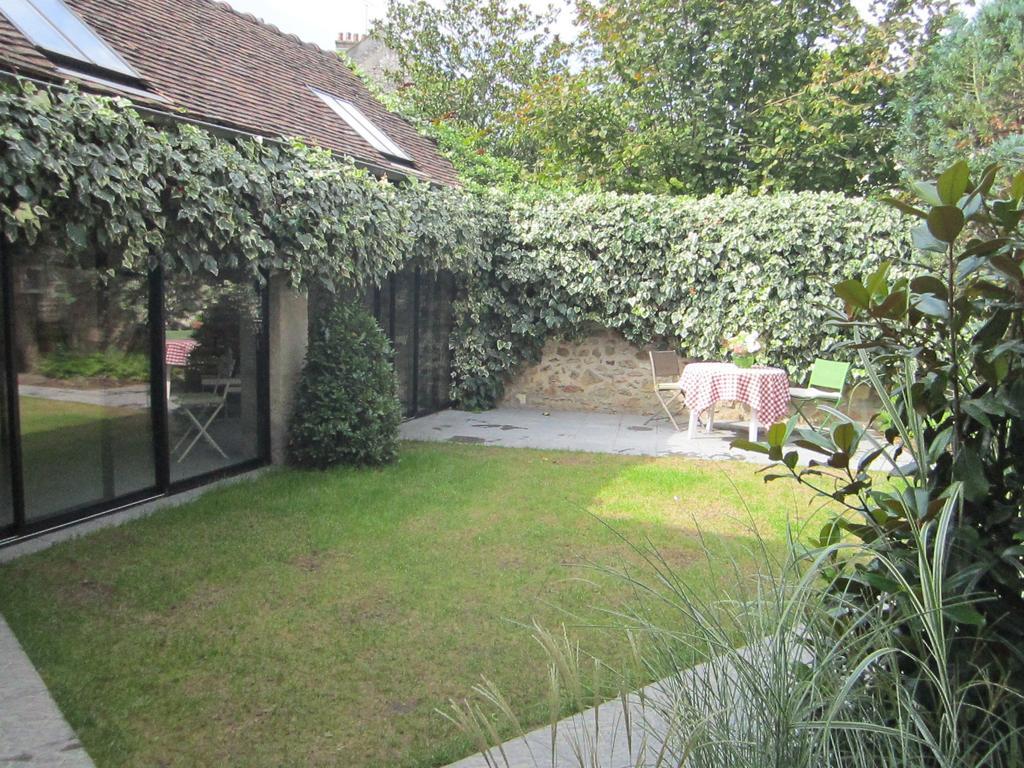 Bed and Breakfast Le Nid D'Hirondelles Perthes-en-Gatinais Exterior foto